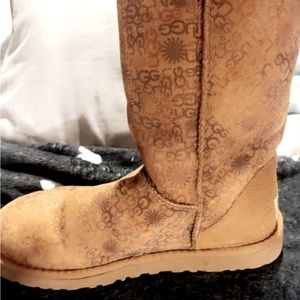 UGG CLASSIC BOOTS